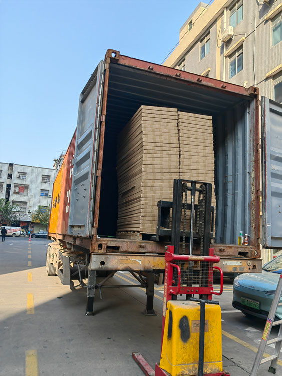 SINST yıl sonunda hızla ilerliyor ve çok sayıda sevkiyat şirketin son savaşına yardımcı oluyor